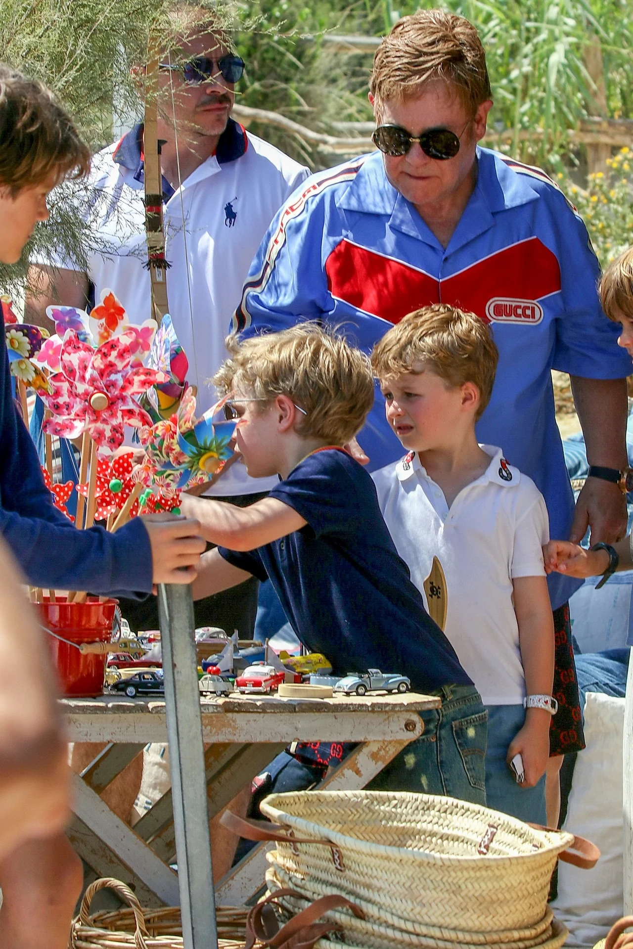 Elton John z ukochanym i dziećmi Elton John z ukochanym i dziećmi