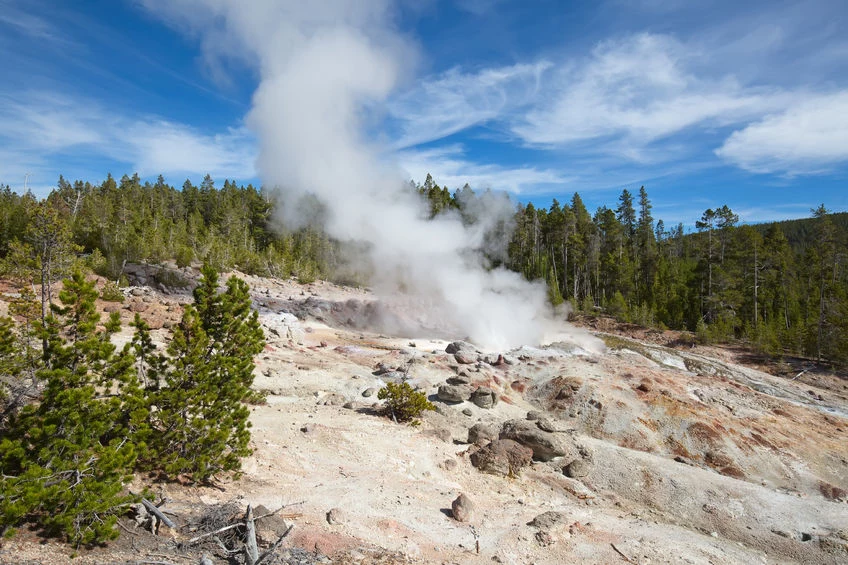 Erupcja gejzeru Steamboat