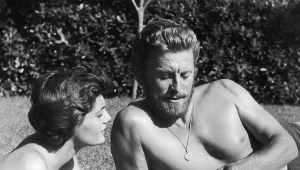 Kirk Douglas i Anne Buydens w 1956 roku