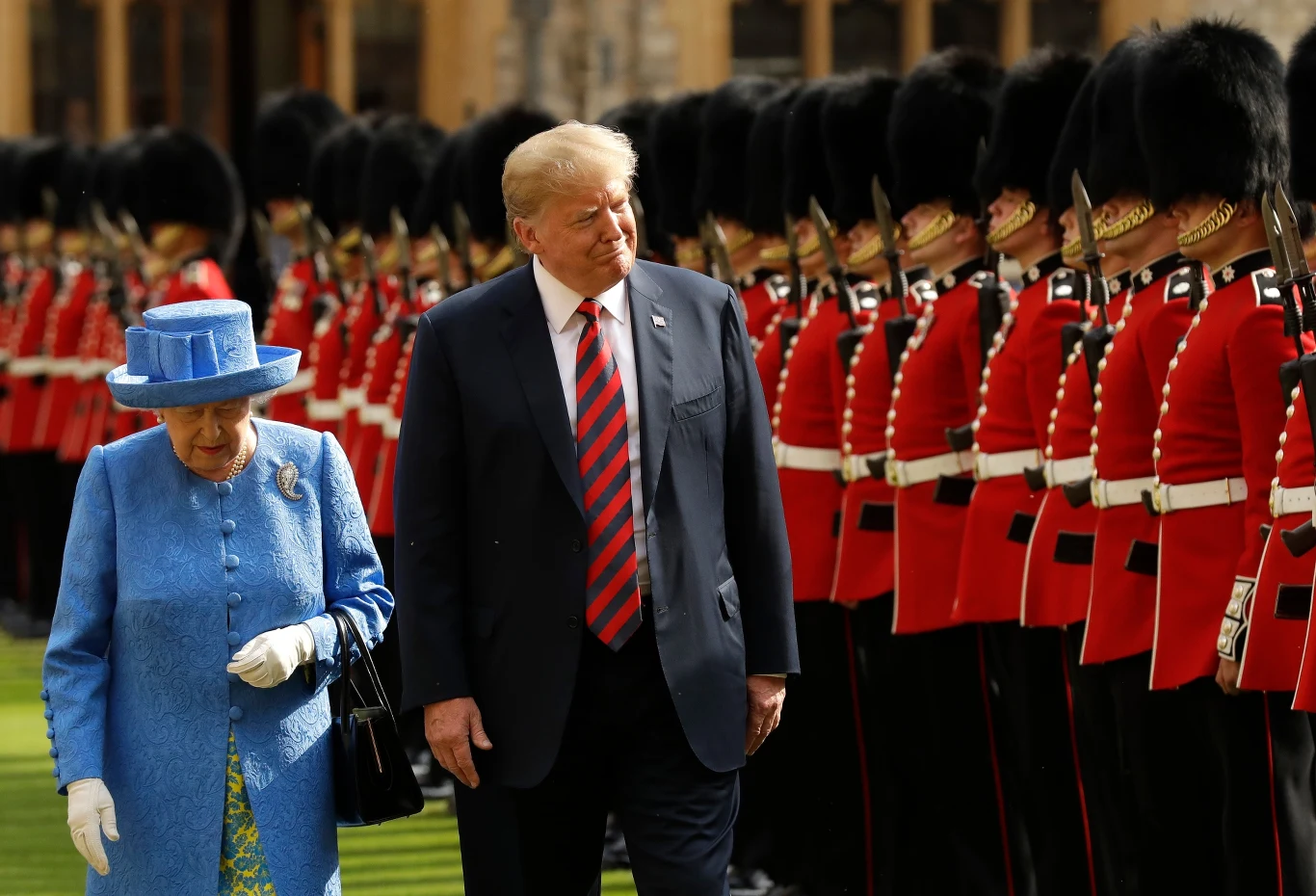 Spotkanie Donalda Trumpa z królową Elżbietą II na zamku w Windsorze.