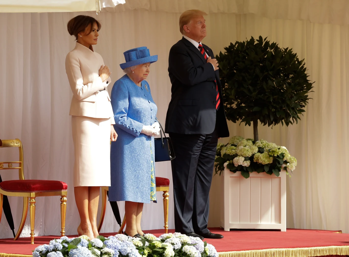 Spotkanie Donalda Trumpa z królową Elżbietą II na zamku w Windsorze.