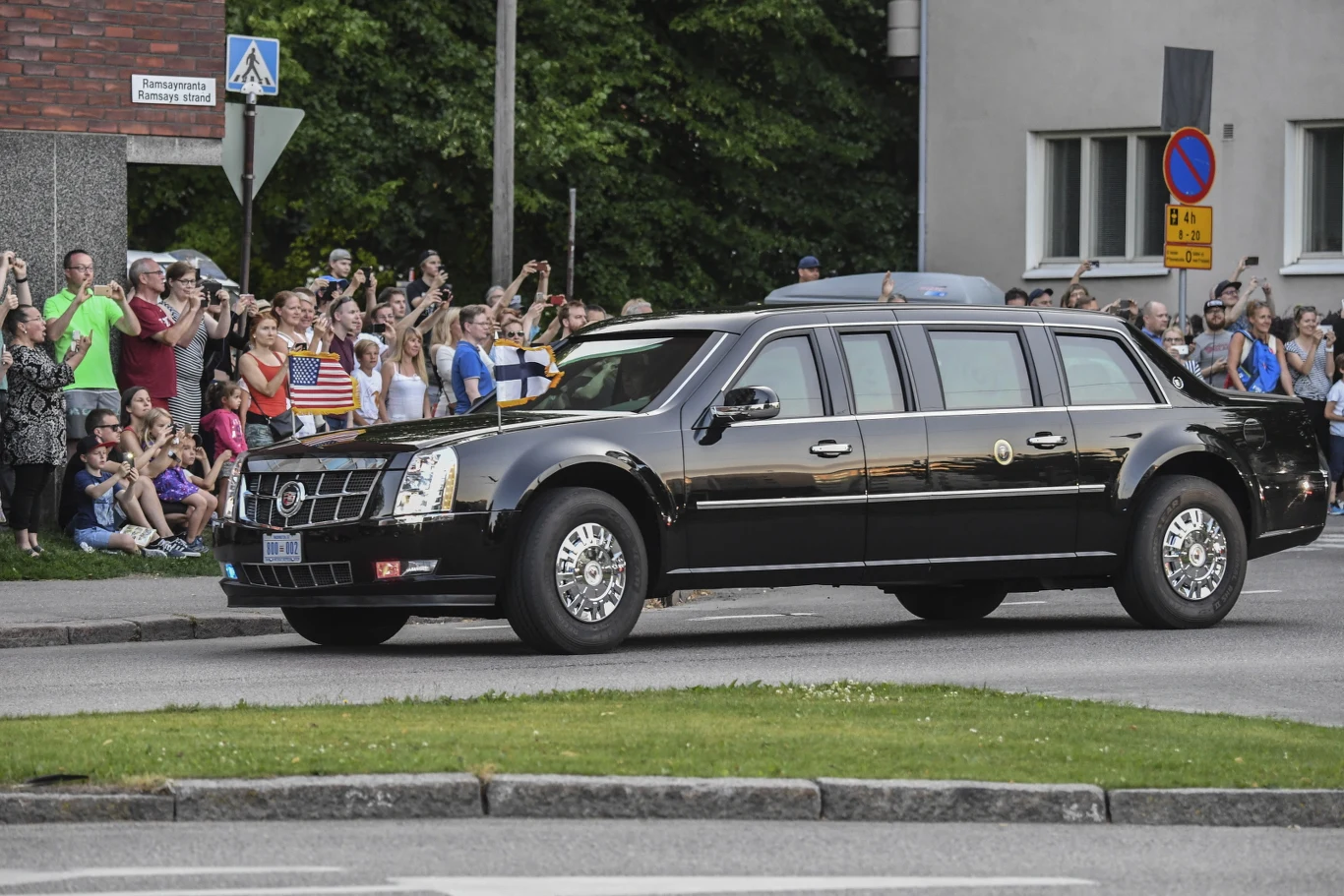 Prezydent Donald Trump odjechał z lotniska w Helsinkach limuzyną 