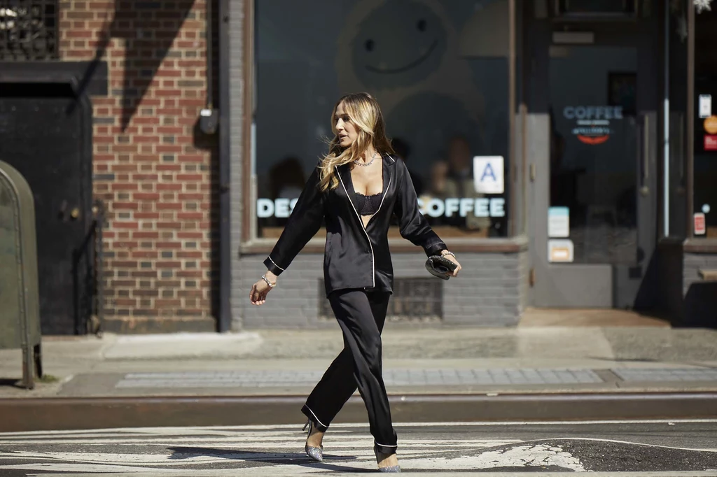 W kampanii Intimissimi, Sarah Jessica Parker poprzez swój unikalny i niepowtarzalny styl na nowo odkrywa sztukę uwodzenia. W kampanii Intimissimi, Sarah Jessica Parker poprzez swój unikalny i niepowtarzalny styl na nowo odkrywa sztukę uwodzenia.