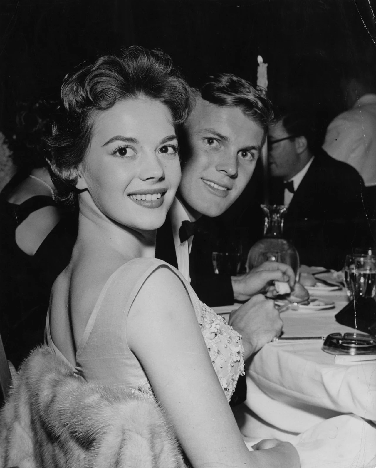 Największą sławę przyniosły aktorce role w musicalu "West Side Story", kultowym dramacie "Buntownik bez powodu", w którym partnerowała Jamesowi Deanowi oraz w dramacie Elia Kazana "Wiosenna bujność traw", gdzie wystąpiła u boku Warrena Beatty.
Była trzykrotnie nominowana do Oscara, jednak ani razu nie udało jej się zdobyć statuetki Akademii.
Tragiczna śmierć przerwała jej wspaniale rozwijającą się karierę.

Na zdjęciu: Natalie Wood i Tab Hunter w 1955 roku.