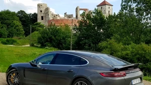 Porsche Panamera Turbo Executive. Jej okrążenie na piechotę to niezła wycieczka