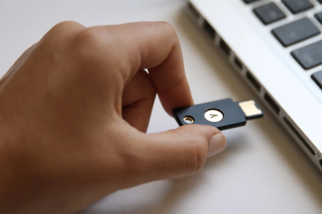 Klucz od firmy Yubikey jest bezpieczną alternatywą dla logowania