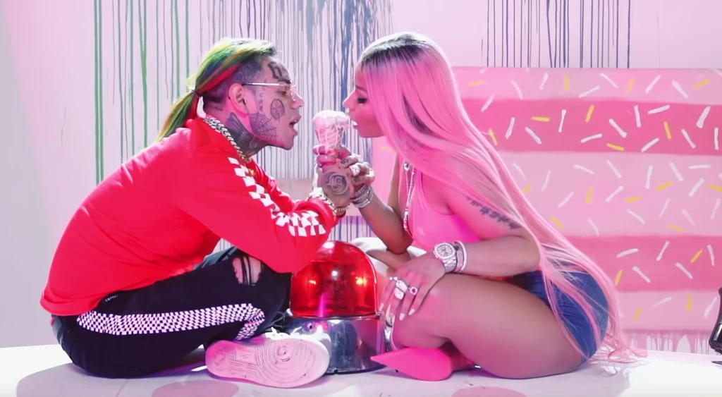 6ix9ine i Nicki Minaj w teledysku "FEFE"