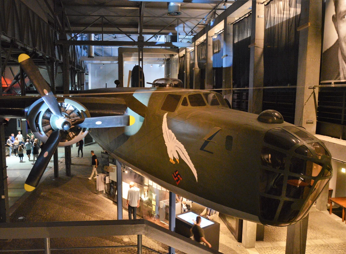 Makieta "Liberatora" z polskiej eskadry 1586 biorącej udział w zrzutach nad Warszawą. Muzeum Powstania Warszawskiego. Fot. Tomasz Stańczyk