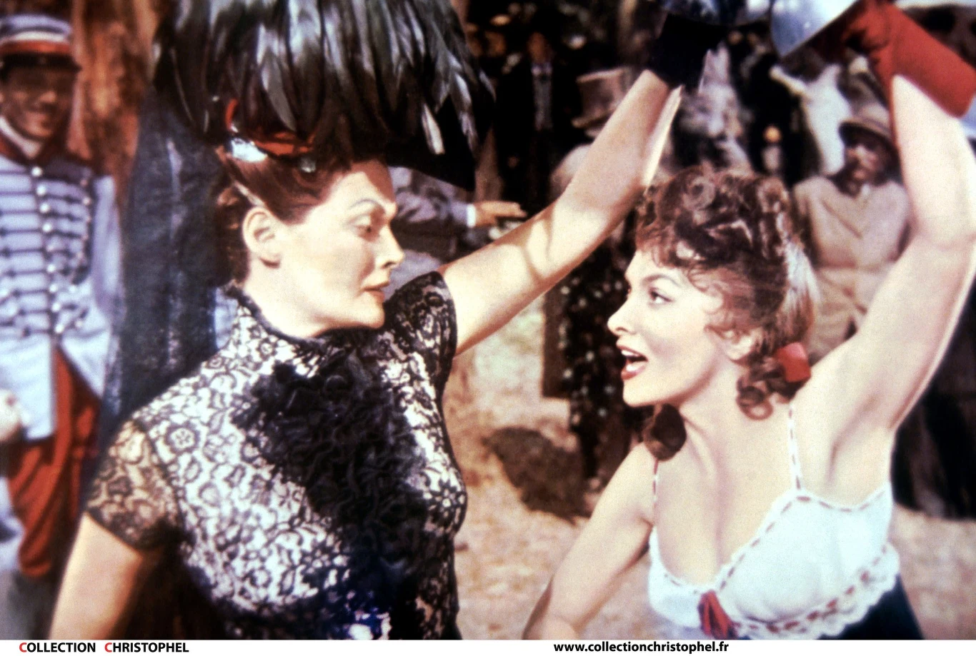 W wywiadzie dla dziennika "Corriere della Sera", opublikowanym przed 90. urodzinami Gina Lollobrigida opowiedziała, że w młodości uczyła się śpiewu i ćwiczyła na ulicach Rzymu, by nie przeszkadzać sąsiadom w kamienicy. "Kiedy zagrałam w filmie 'Najpiękniejsza kobieta świata' o życiu sopranistki Liny Cavalieri, nie zostałam zdubbingowana. To ja śpiewałam, w co nikt nie wierzył. Amerykańskie gazety napisały: 'Piękny głos, szkoda, że nie jej'. Nawet Maria Callas zapytała mnie: 'Czy to jest twój głos?'"- podkreśliła jubilatka.