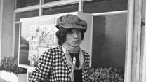 Mick Jagger na przestrzeni lat stanowił inspirację dla wielu twórców. Jego postać często przewijała się przez teksty utworów innych muzyków, takich jak Kesha, Black Eyed Peas czy Maroon 5 i Christina Aguilera. Ten ostatni duet zaśpiewał piosenkę "Moves Like Jagger", której tematem były słynne taneczne ruchy legendarnego wokalisty. 
Jagger zapytany o opinię na temat teledysku do utworu przyznał, że to mu schlebia i świadczy o istotnych połączeniach międzypokoleniowych.

Mick Jagger szlifował swój taniec już jako dziecko, najpierw kładąc swoje stopy na stopach tańczącej mamy, a później w szkole tańca, do której uczęszczał. Sam o swoich ruchach scenicznych mówi raczej jako o interpretacji rytmu, który jest "wyrazem ludzkiej duszy". Do swoich największych inspiracji w tym zakresie wokalista The Rolling Stones zaliczył Jamesa Browna i Little Richarda. 