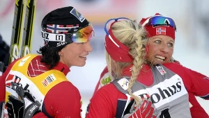 Vibeke Skofterud (z prawej)  z koleżankami z reprezentacji Marit Bjorgen i Therese Johaug 
