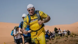 Marcin Świtalski podczas walki na Saharze. Fot. Sandra Biegun XREPO