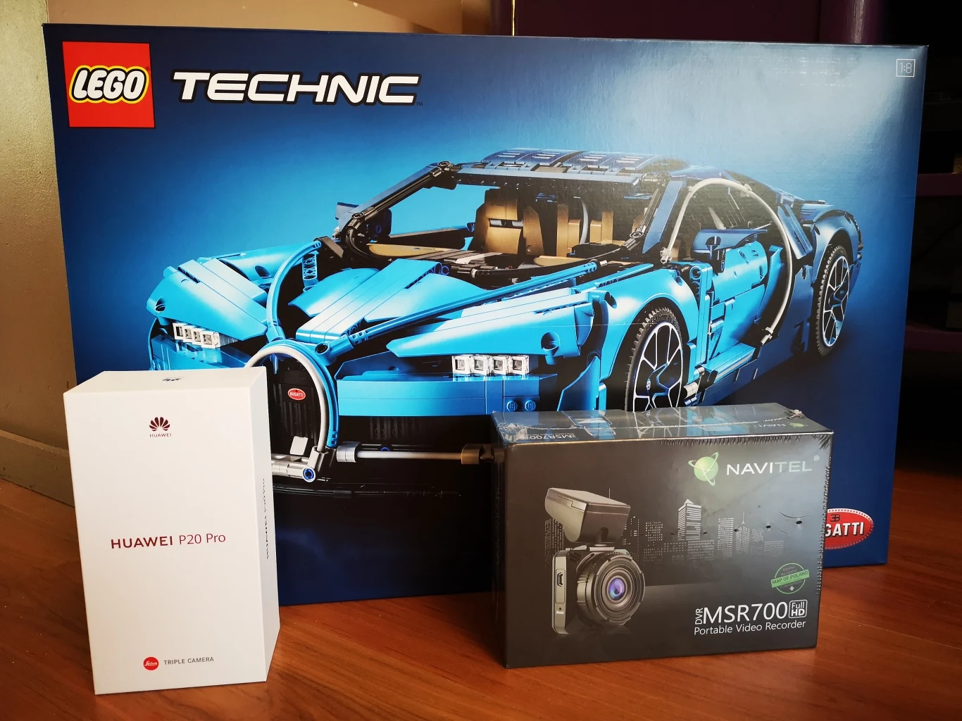 Pudełko LEGO Technic Bugatti Chiron - porównanie do pudełek z innymi urządzeniami Pudełko LEGO Technic Bugatti Chiron - porównanie do pudełek z innymi urządzeniami