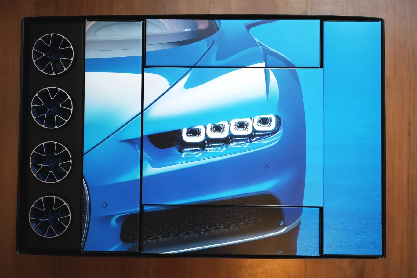 Pudełko po jego otwarciu - jeszcze przed wyjęciem mniejszych pudełeczek Pudełko po jego otwarciu - jeszcze przed wyjęciem mniejszych pudełeczek