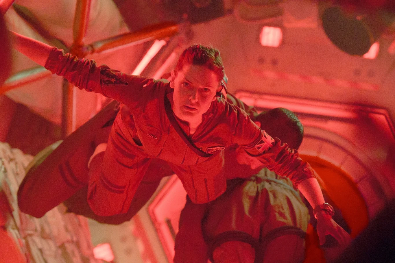 W thrillerze sci-fi "Life" Ferguson zobaczyliśmy w grupie przebywających na Międzynarodowej Stacji Komicznej astronautów, którym udaje się dokonać przełomowego w dziejach świata odkrycia: udowodniają, że na Marsie – bez żadnych wątpliwości – jest życie. Mają na to dowód. Ale poszukiwania życia doprowadzają do poważnych konsekwencji, ponieważ "żywy dowód" jest bardziej inteligentny niż ktokolwiek przypuszczał…

<b>Film "Life" pokaże Polsat w sobotę, 20 listopada, o godz. 22:45.</b>