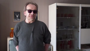 Andrzej Seweryn na planie serialu Showmax "Rojst"