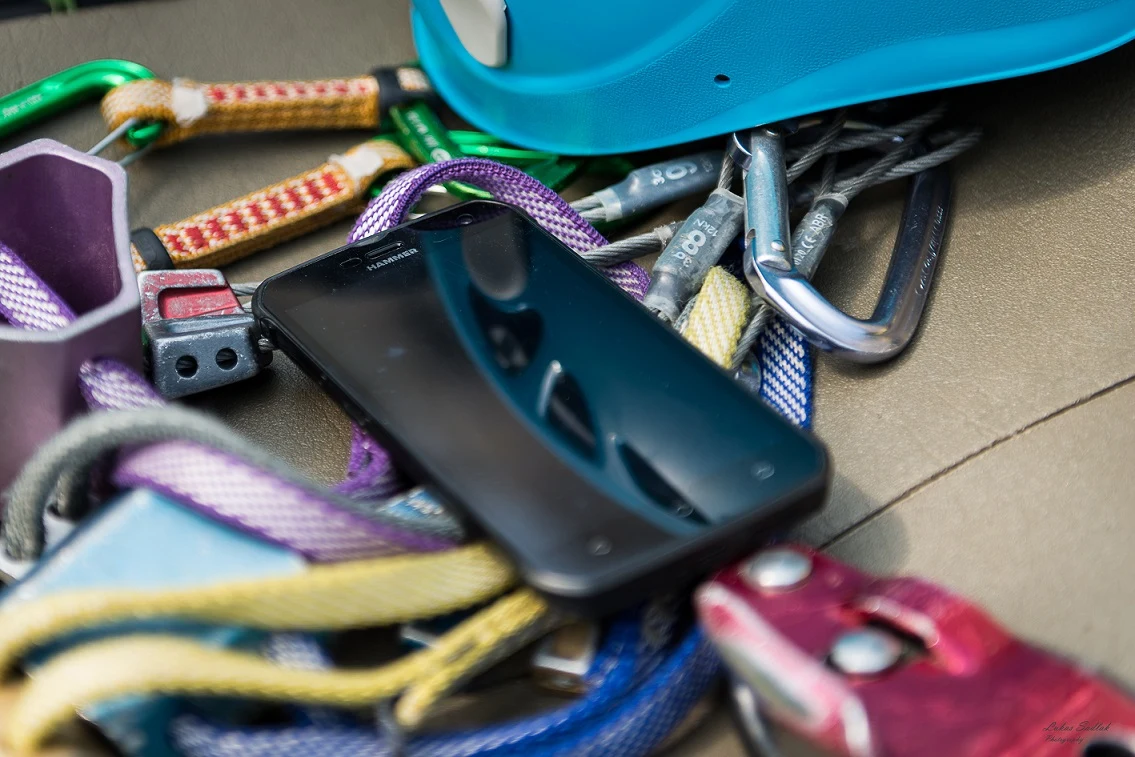 Wzmocnione smartfony mają ogromną przewagę nad „tradycyjnymi” dotykowcami Wzmocnione smartfony mają ogromną przewagę nad „tradycyjnymi” dotykowcami