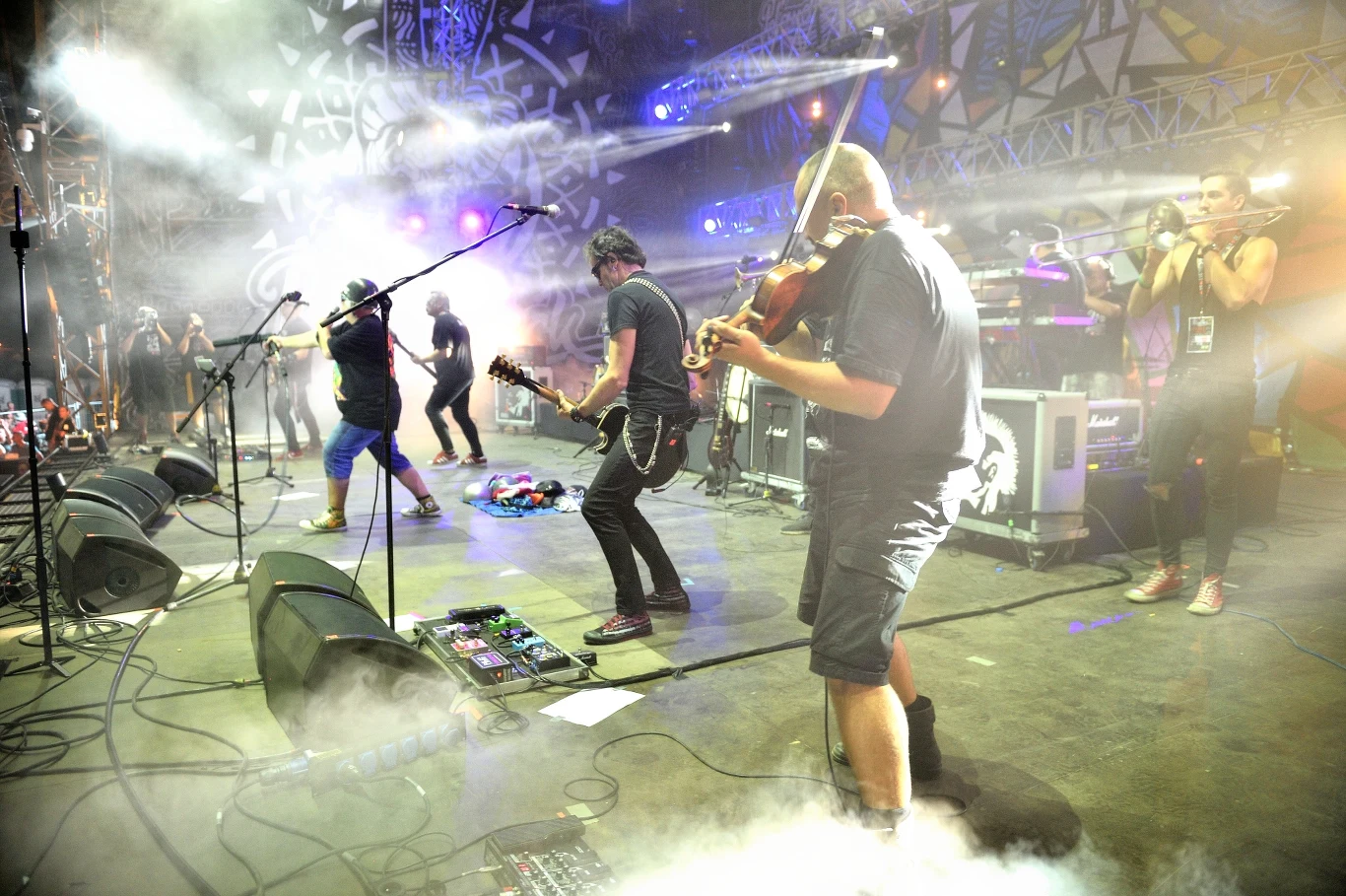 Zobacz zdjęcia z koncertu grupy Big Cyc na Małej Scenie Pol'and'Rock Festival 2018! Zobacz zdjęcia z koncertu grupy Big Cyc na Małej Scenie Pol'and'Rock Festival 2018!