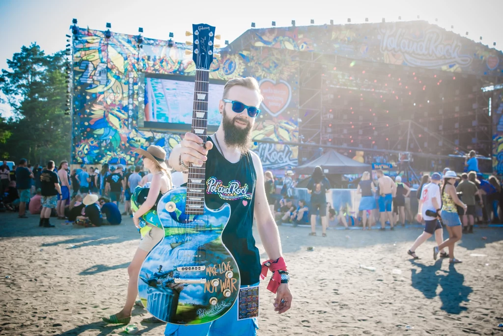 Szymon Chwalisz i jego polandrockowa gitara