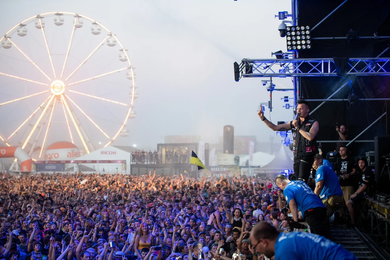 Zobacz zdjęcia z koncertu grupy Nocny Kochanek na Dużej Scenie Pol'and'Rock Festival 2018!