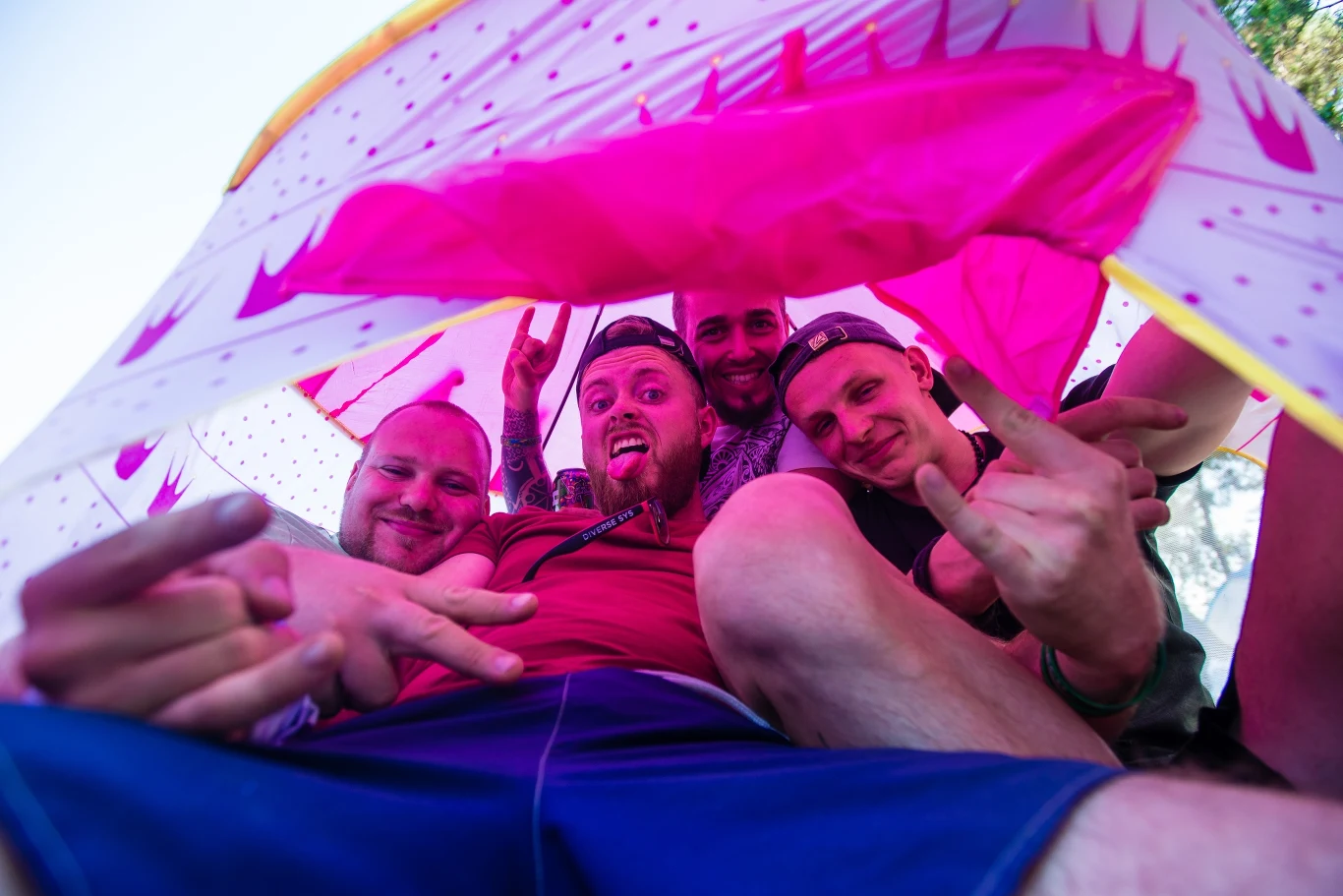 Zobacz zdjęcia kolorowych uczestników Pol'and'Rock Festival (3 sierpnia 2018 r.)