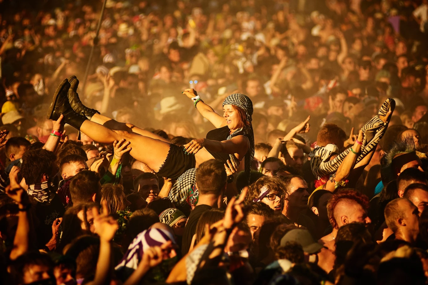 Zobacz zdjęcia kolorowych uczestników Pol'and'Rock Festival (3 sierpnia 2018 r.)