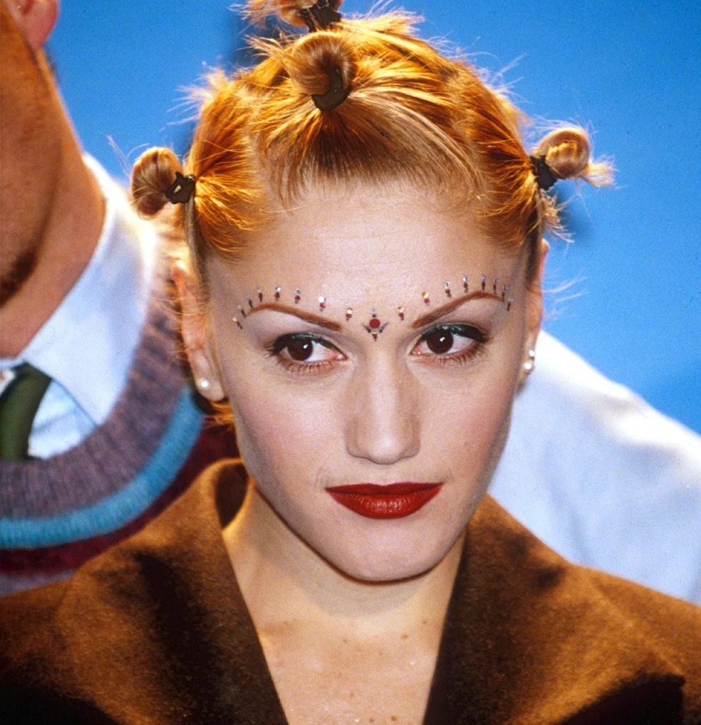 Cienkie brwi lansowała przed laty Gwen Stefani 
