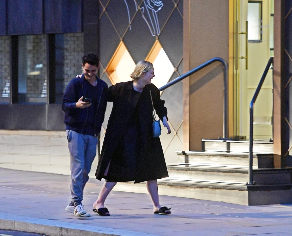 Elle Fanning i Max Minghella