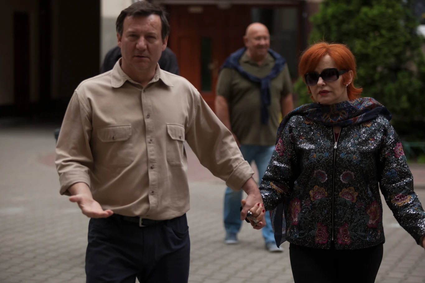 Aleksandra Konieczna  jako Iga Cembrzyńska i Robert Więckiewicz jako Janusz Kondratiuk w filmie "Jak pies z kotem"
