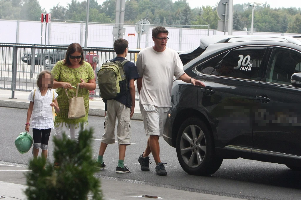 Wojciech Malajkat z żoną i dziećmi Wojciech Malajkat z żoną i dziećmi