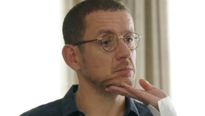 Dany Boon w scenie z filmu "Rodziny się nie wybiera"