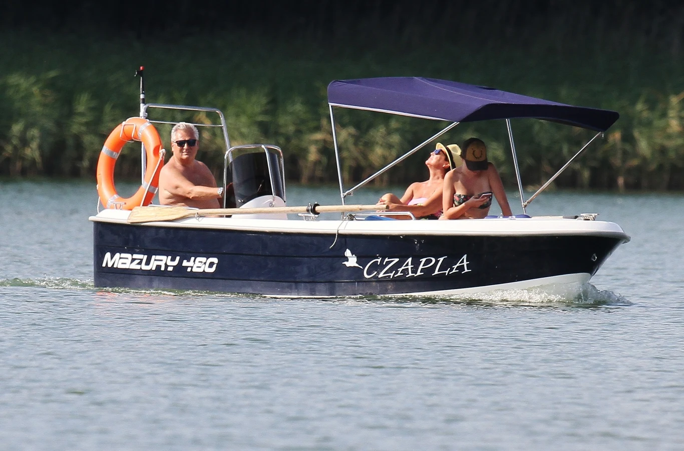 Aleksander Kwaśniewski, Jolanta Kwaśniewska i Aleksandra Kwaśniewska na Mazurach