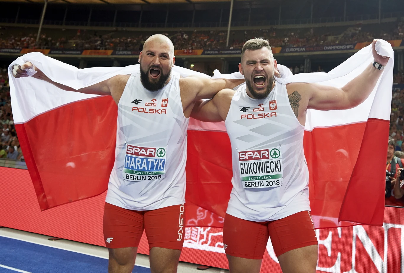 Michał Haratyk (z lewej) i Konrad Bukowiecki triumfują Michał Haratyk (z lewej) i Konrad Bukowiecki triumfują
