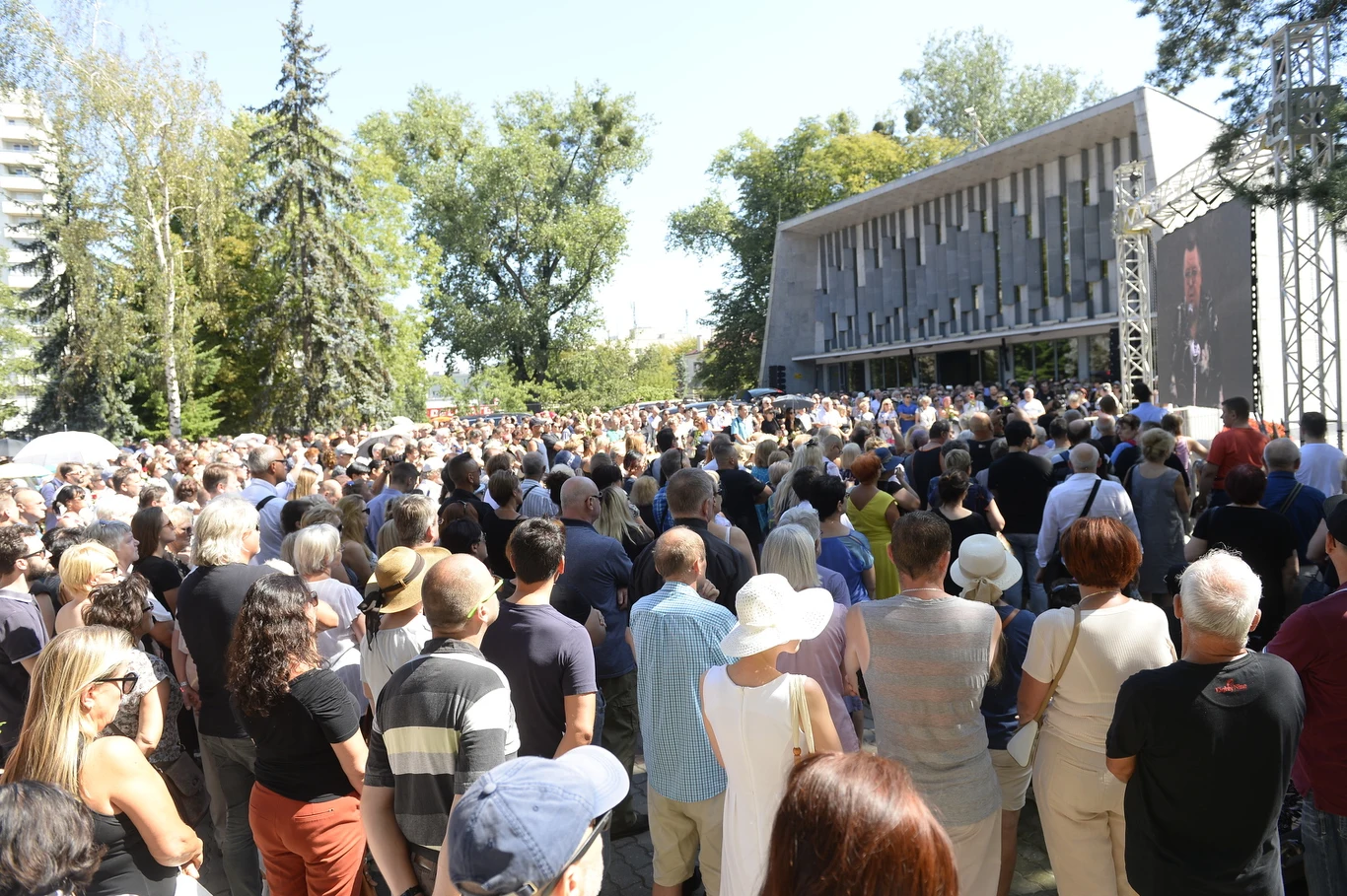 Tłumy na pogrzebie Kory