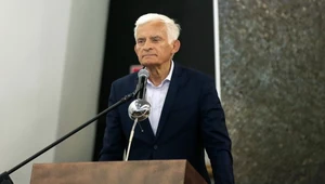 Jerzy Buzek podczas pogrzebu Kory