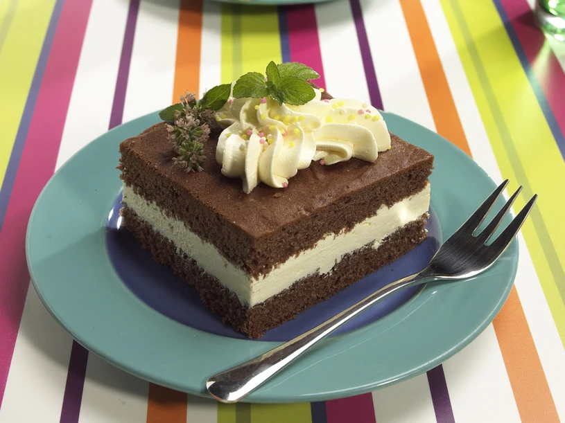 Domową wuzetkę możesz przyozdobić dowolnie, nie tylko za pomocą bitej śmietany