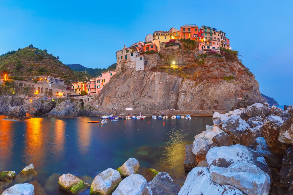 Panorama Riomaggiore zachwyca i uświadamia, ile hartu ducha wymagało zbudowanie osady na tak skalistym wybrzeżu