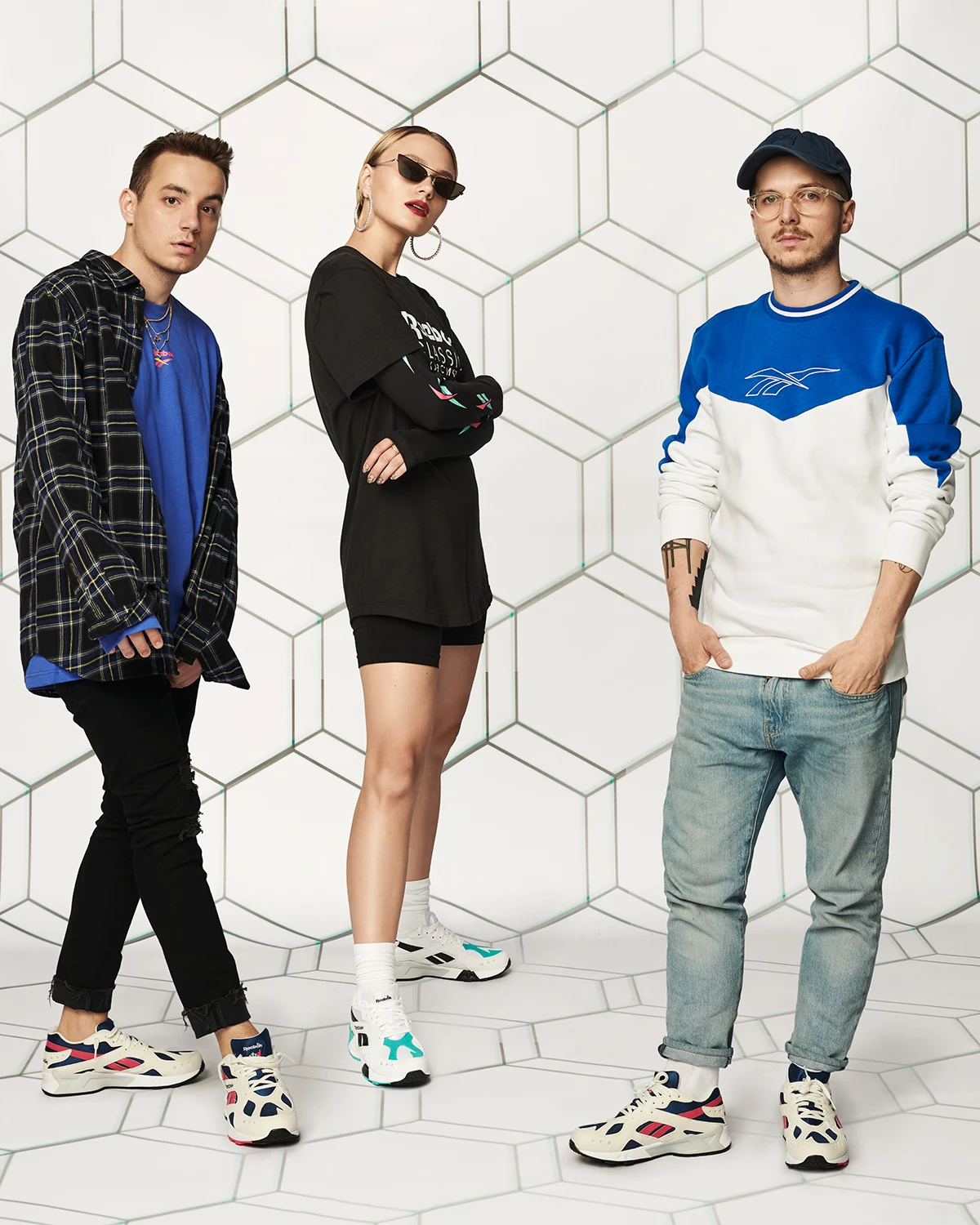 Wraz z kultowym modelem Aztrek w podróż po latach 90. wybrali się: Rosalie., Holak, Ten Typ Mes, Otsochodzi i Natalia Nykiel. Wraz z kultowym modelem Aztrek w podróż po latach 90. wybrali się: Rosalie., Holak, Ten Typ Mes, Otsochodzi i Natalia Nykiel.