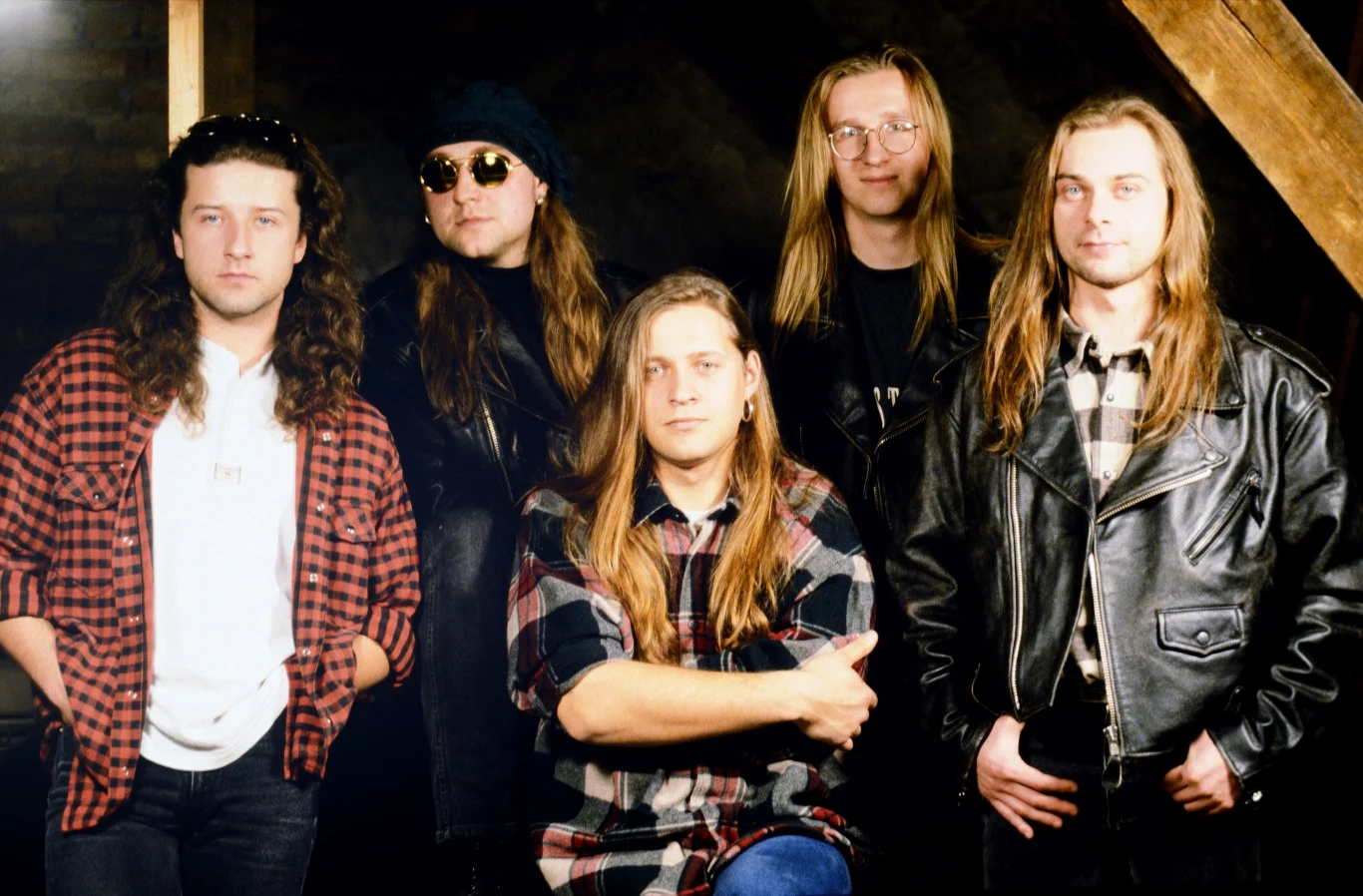 IRA w 1993 r. - w środku Artur Gadowski, drugi z prawej założyciel zespołu Kuba Płucisz IRA w 1993 r. - w środku Artur Gadowski, drugi z prawej założyciel zespołu Kuba Płucisz