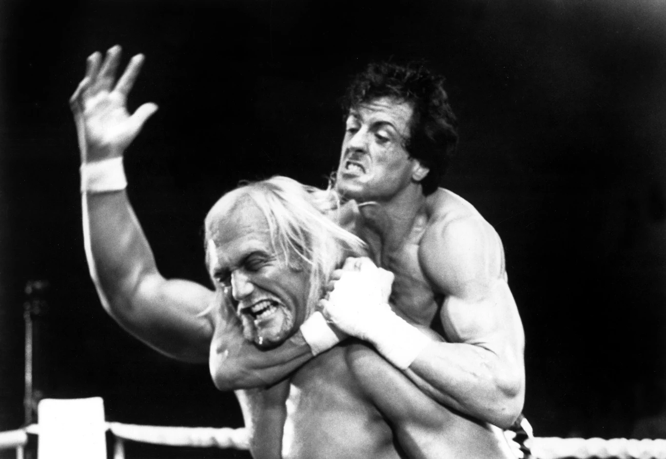 Kinowym debiutem Hulka Hogana była rola Grzmiącoustego w trzeciej części "Rocky'ego" (1982). Wcielił się tam w postać aktualnego mistrza świata w wrestlingu, który odbywa pokazową walkę z tytułowym bohaterem. Wynik? Remisowy!