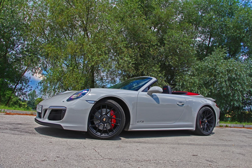 Porsche 911 Carrera 4 GTS Cabriolet