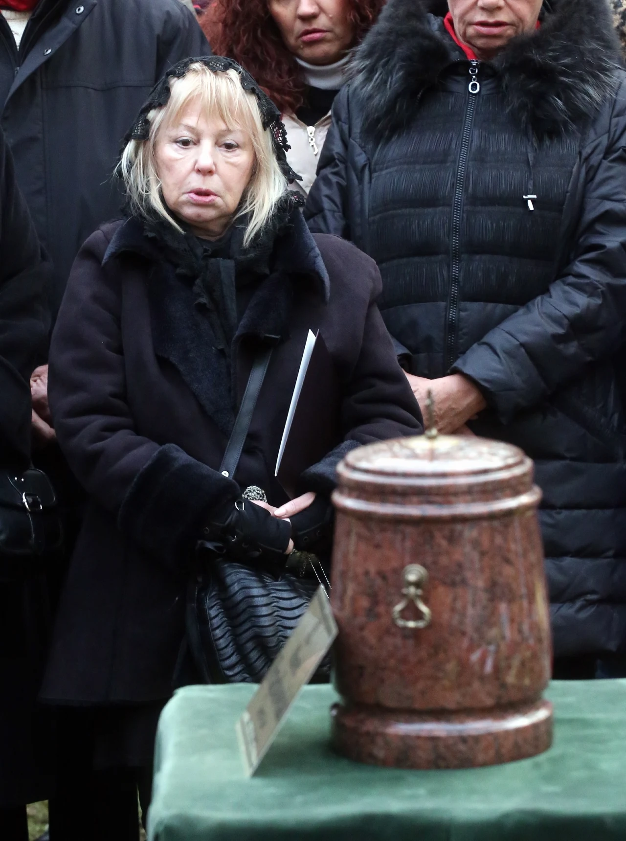 Ewa Złotowska na pogrzebie Marka Frąckowiaka Ewa Złotowska na pogrzebie Marka Frąckowiaka