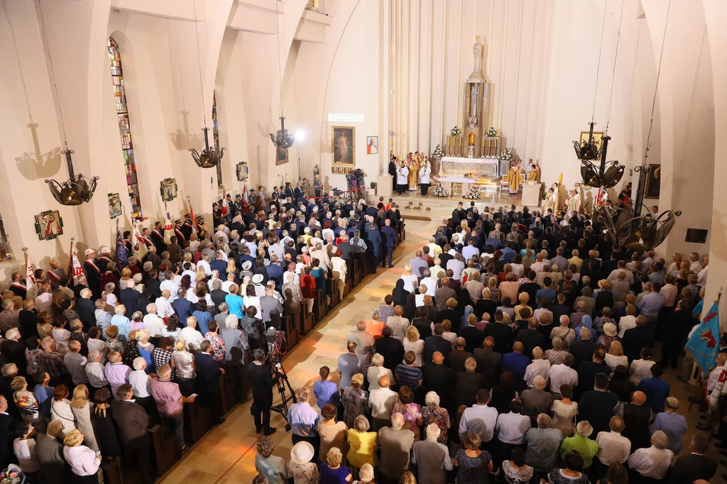 Świątynia jest miejscem spotkania z Bogiem, więc strój ma odzwierciedlać szacunek i cześć dla tego, do którego tam przychodzimy