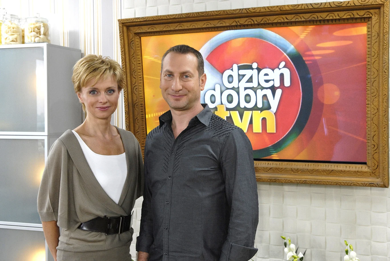 Jagielski jest również znany widzom programów śniadaniowych.W latach 2007-2010 z Jolantą Pieńkowską tworzył duet prowadzących "Dzień Dobry TVN". W latach 2010-2012 razem z Beatą Sadowską prowadził w TVP2 "Pytanie na śniadanie". Dziennik "Fakt" informował o "imponujących" zarobkach Jagielskiego w TVP. Dziennikarz za prowadzenie "śniadaniówki" stacji miał inkasować co miesiąc 15 tysięcy złotych.