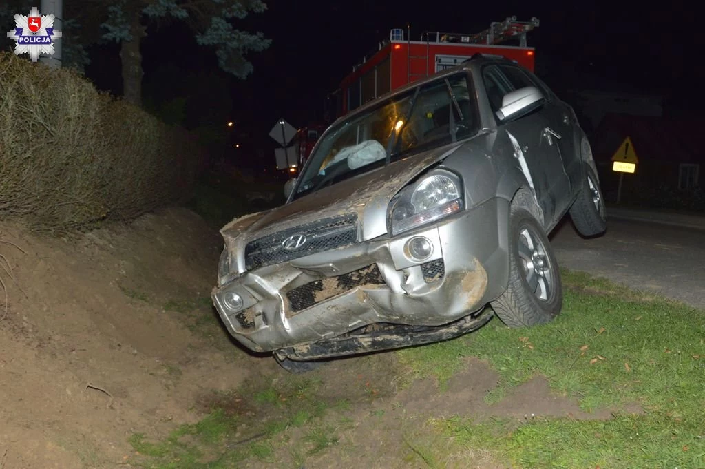 Samochód dachował, na szczęście skończyło się na potłuczeniach