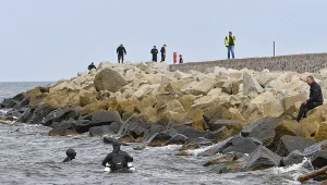 Trwa akcja poszukiwacza dwojga dzieci, które zaginęły we wtorek na plaży w Darłówku Zachodnim
