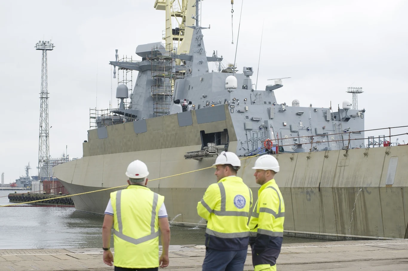 Polski przemysł stoczniowy od prawie dwóch dekad nie może dokończyć budowy patrolowca, który miał być fregatą Polski przemysł stoczniowy od prawie dwóch dekad nie może dokończyć budowy patrolowca, który miał być fregatą