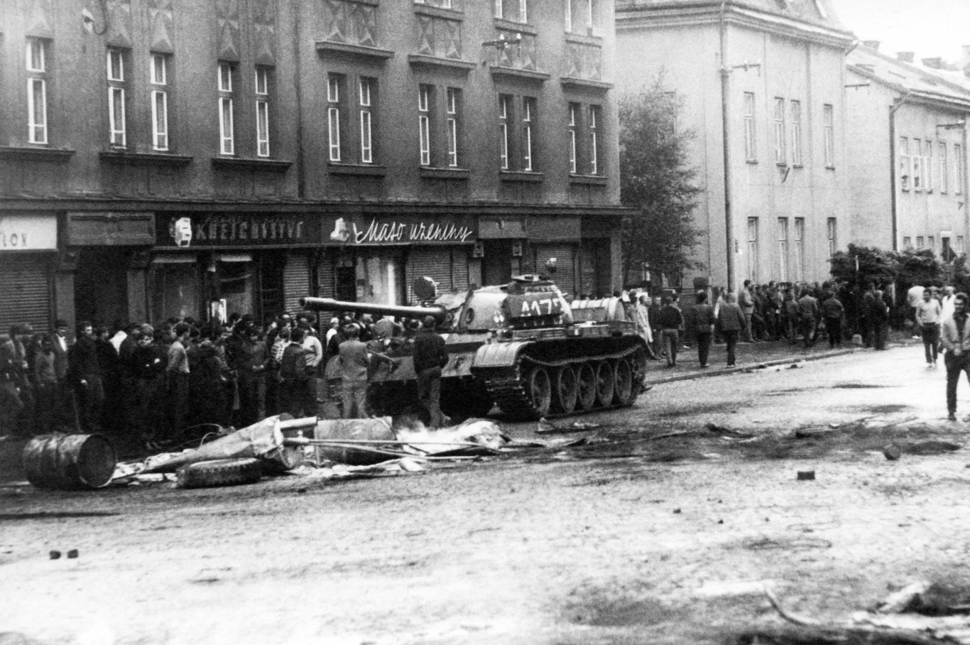 Granicę Czechosłowacji przekroczyło 600 tys. żołnierzy rosyjskich, polskich, bułgarskich, węgierskich i zaledwie kilkudziesięciu niemieckich Granicę Czechosłowacji przekroczyło 600 tys. żołnierzy rosyjskich, polskich, bułgarskich, węgierskich i zaledwie kilkudziesięciu niemieckich