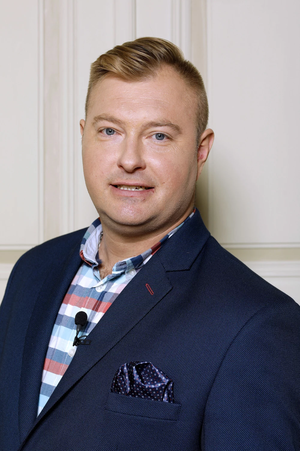 Łukasz ma 35 lat, jest tatą dwójki dzieci. Kocha naturę i długie spacery. Szuka szczerej kobiety bez nałogów. Nie wyobraża sobie życia w mieście. Łukasz ma 35 lat, jest tatą dwójki dzieci. Kocha naturę i długie spacery. Szuka szczerej kobiety bez nałogów. Nie wyobraża sobie życia w mieście.