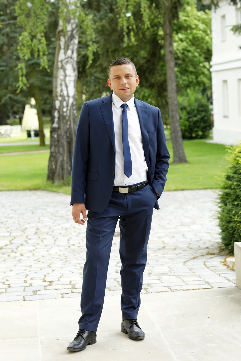 26-letni Krzysztof pochodzi z Mazowsza. Jego pasją jest fotografia. Hoduje bydło, uprawia zboże i marzy o szczupłej blondynce, którą mógłby zabierać na romantyczne kolacje. 26-letni Krzysztof pochodzi z Mazowsza. Jego pasją jest fotografia. Hoduje bydło, uprawia zboże i marzy o szczupłej blondynce, którą mógłby zabierać na romantyczne kolacje.